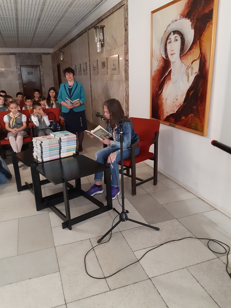 Наши ученици четоха произведения на Дора Габе, Николай Хайтов и Павел Матев