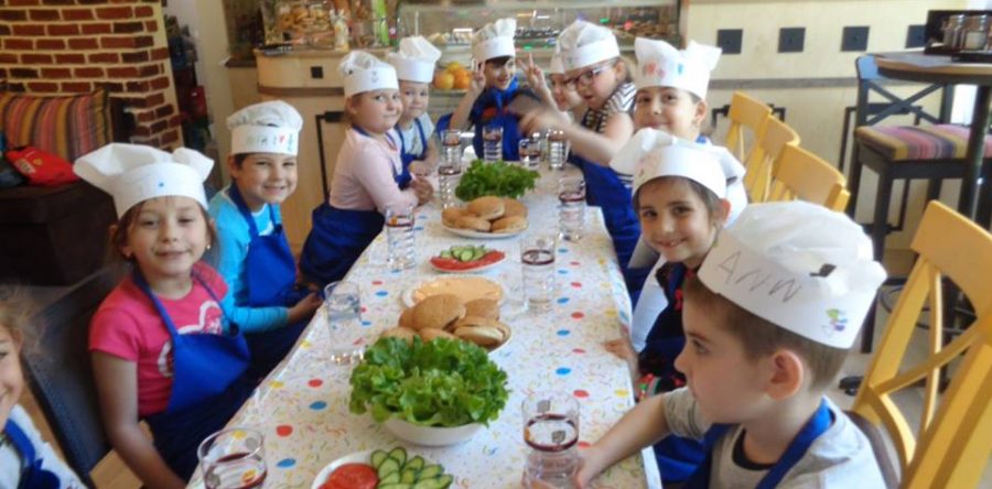 ПРАКТИКУМ ЗА УКРАСА НА ВКУСНИ ТОРТИ И САНДВИЧИ