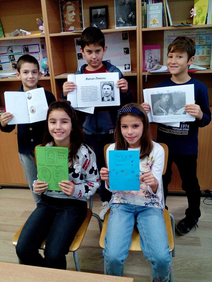 Третокласници изработиха книжки за народните будители