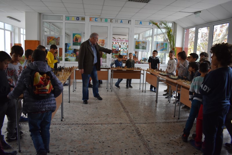 Шахматен сеанс на едновременна игра