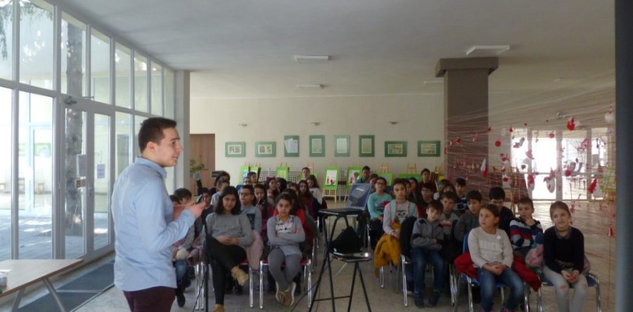 Четвъртокласници се срещнаха с бивш Славейковец в навечерието на 3 март