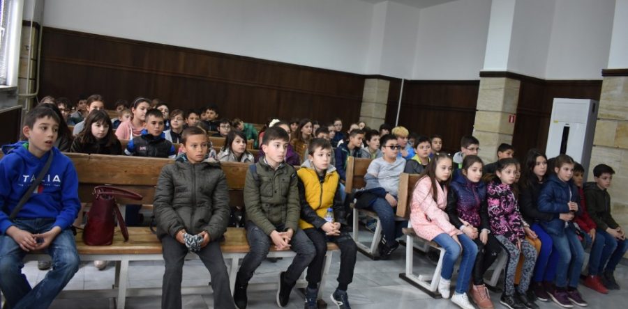 Четвъртокласници гостуваха в Съдебната палата