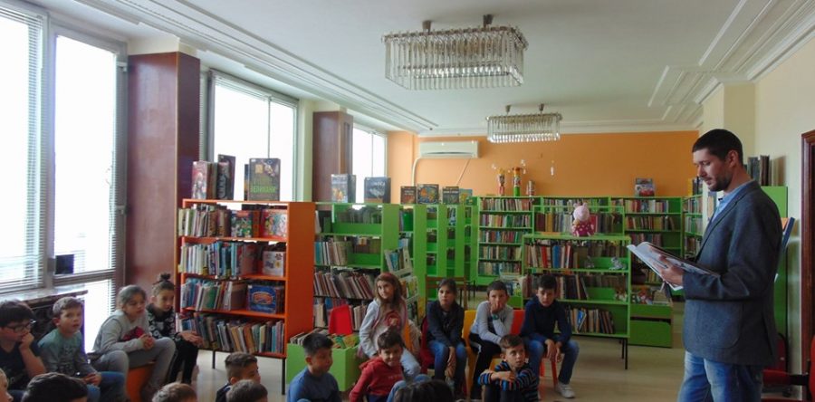 Третокласници запленени от книгата „Аз съм Гунчо“ на младия автор Христо Милев