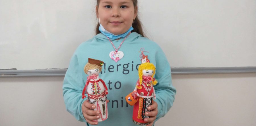 Йоана от 3 б и Берил от 2 б с първи награди от конкурса на Община Добрич „Мартеница ти дарявам“