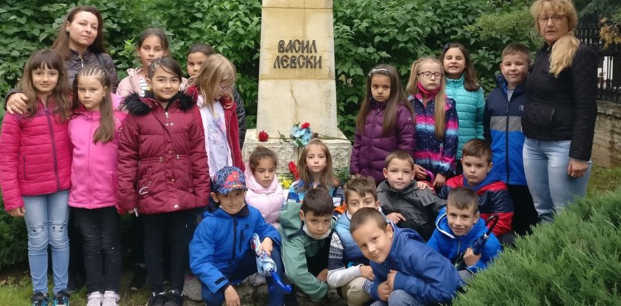 Почит към героите на България