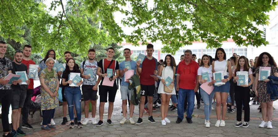 Абитуриентите ни получиха дипломите си