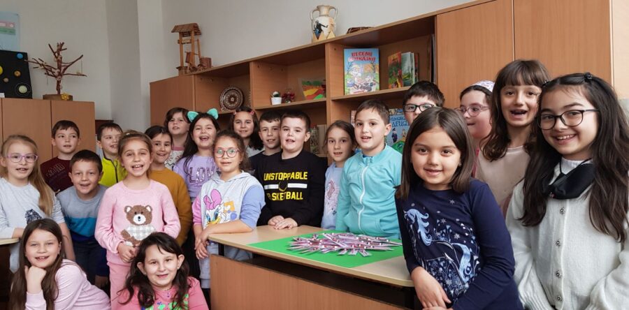 Мартеници за младежите от Центъра в ж. к. „Балик“