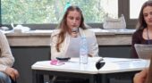 Младежки дебати: Славейковци премериха сили в аргументация и критично мислене