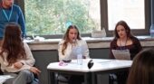 Младежки дебати: Славейковци премериха сили в аргументация и критично мислене