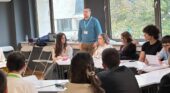 Младежки дебати: Славейковци премериха сили в аргументация и критично мислене